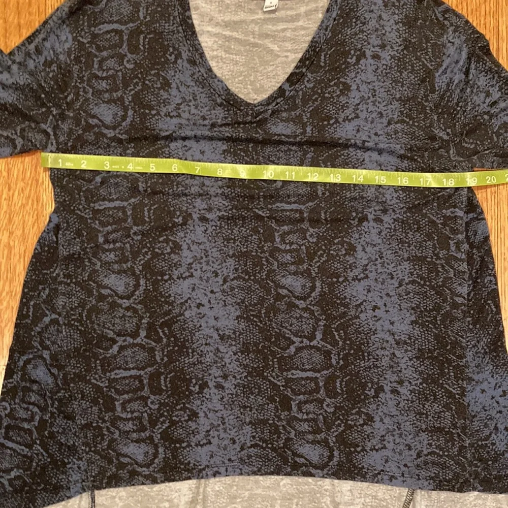 Skinny Girl  Blue and Black Top Size Small - Picture 10 of 10